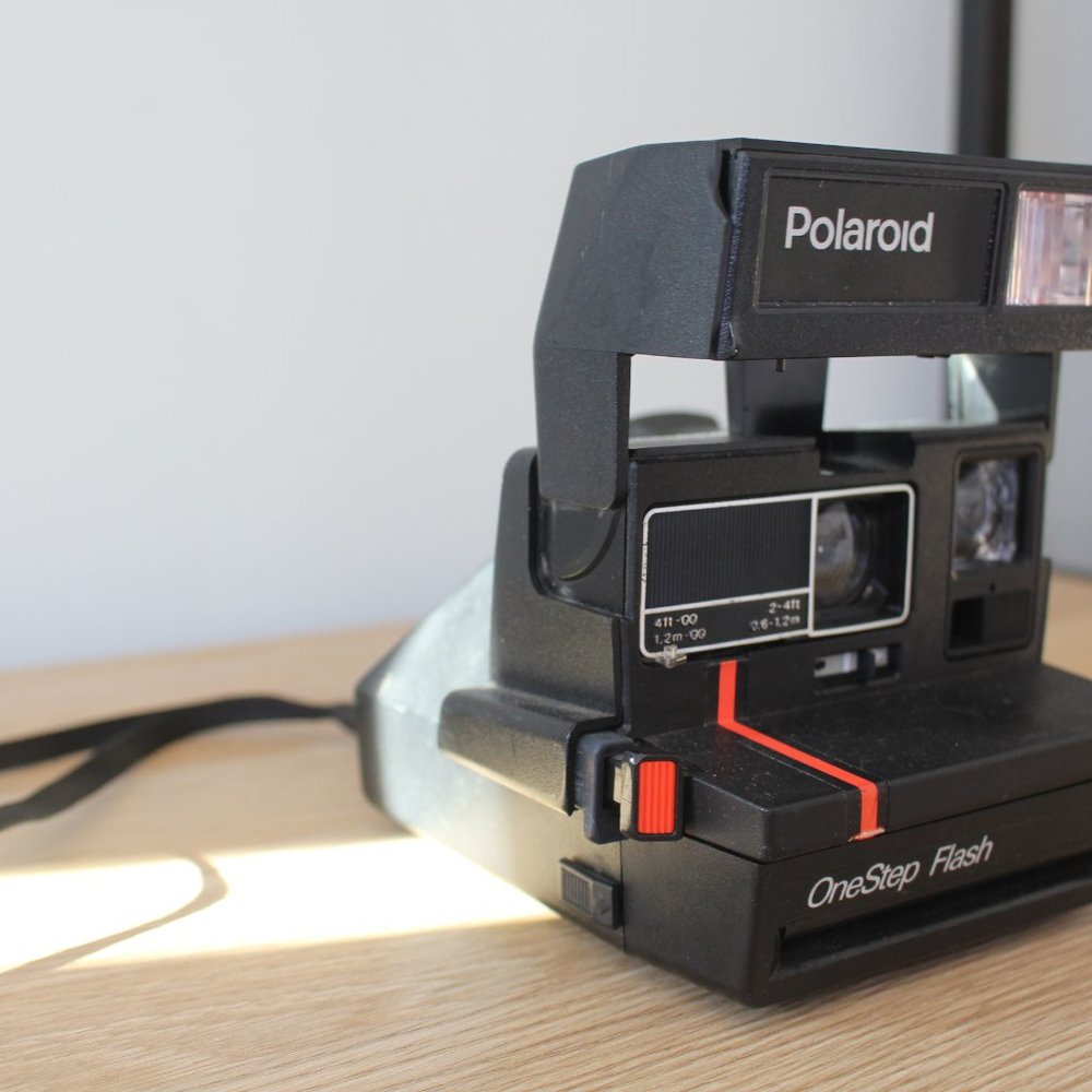 Polaroid OneStep Flash Camera - Picture 2 of 3